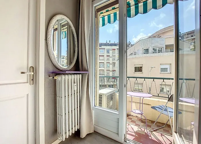 Daphne By Interhome * Nicea